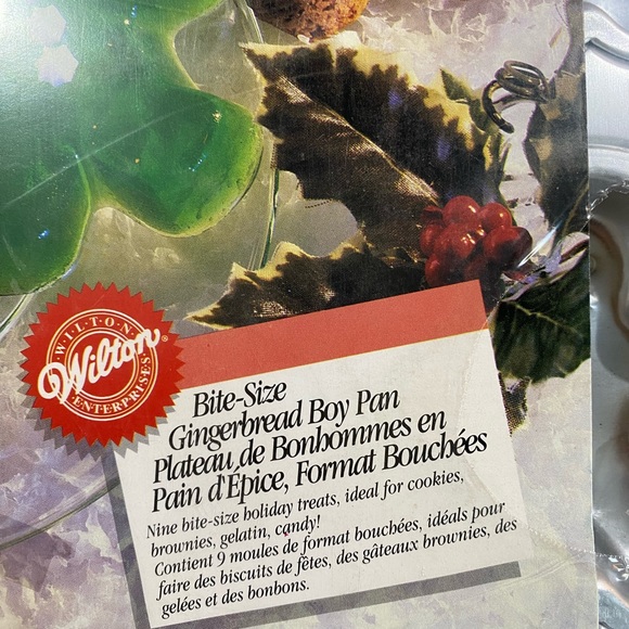 3 PANS: WILTON Petite Christmas Tree & Bite-size Gingerbread Boy & Santa Cake - Picture 4 of 10